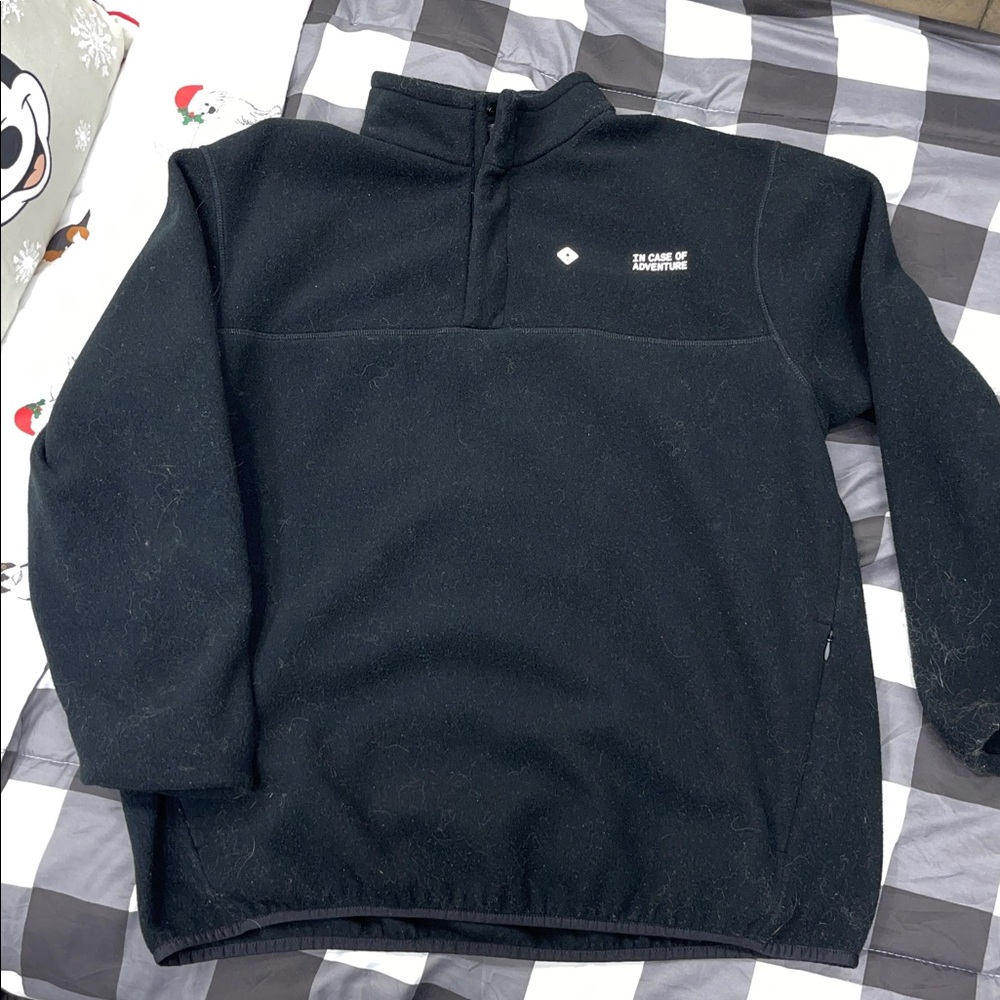 XL RIVIAN  in case of adventure Fleece 1/4 zip